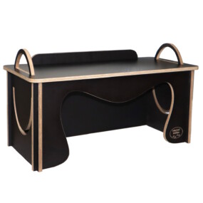 Das Foto zeigt einen Wachtelunterstand von vorne