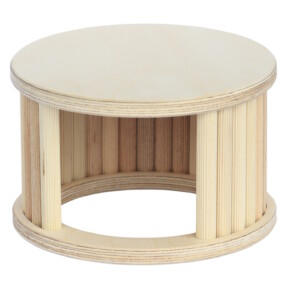 Das Foto zeigt ein rundes Versteck aus Holzdübeln für Hamster