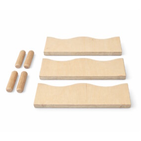 Das Foto zeigt 3 Absturzsicherungen und 4 Dübel