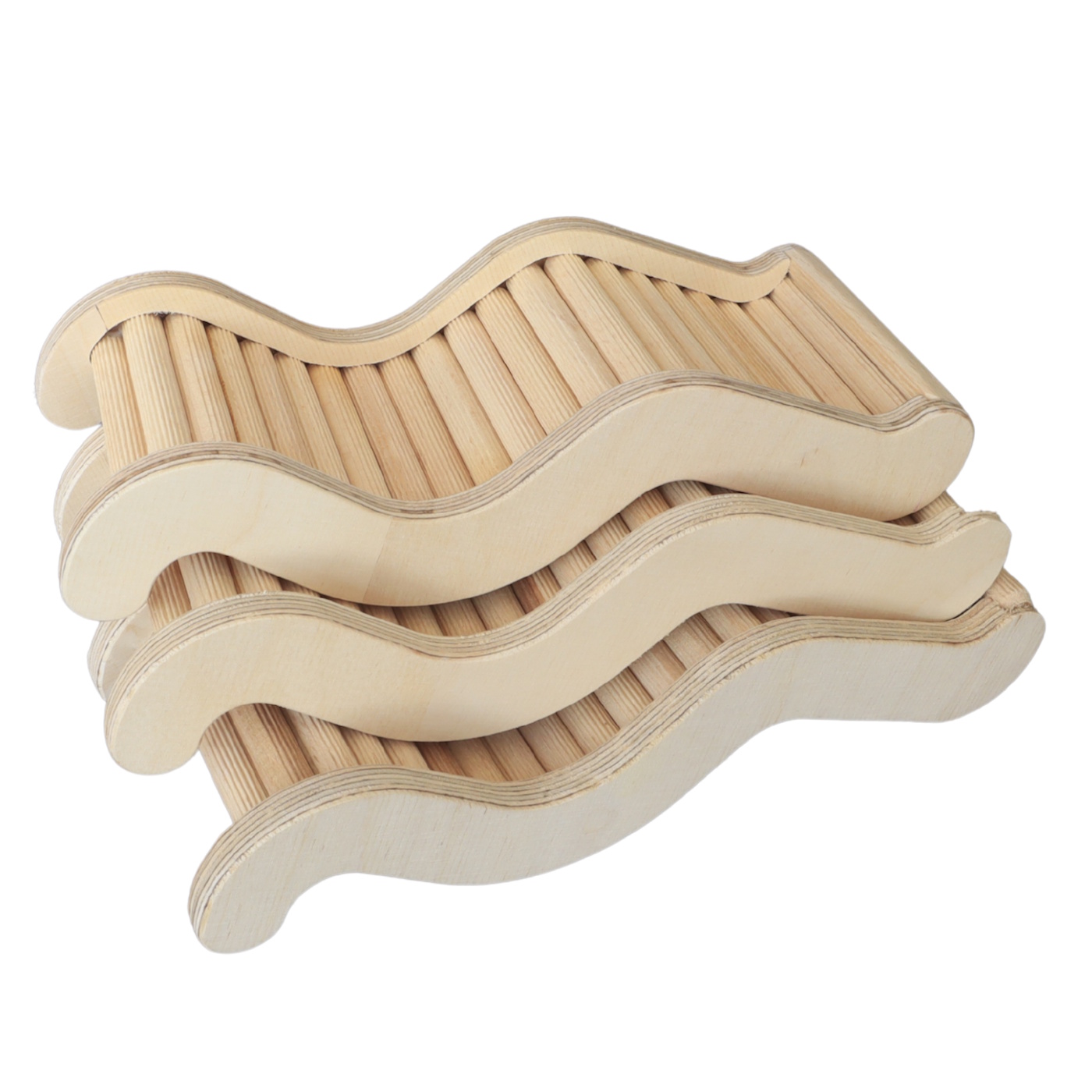 Das Foto zeigt drei Würmli Leitern, die fertig zusammengebaut sind