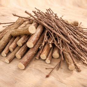 Das Foto zeigt 1 Kilogramm Knabberzweige Haselnuss