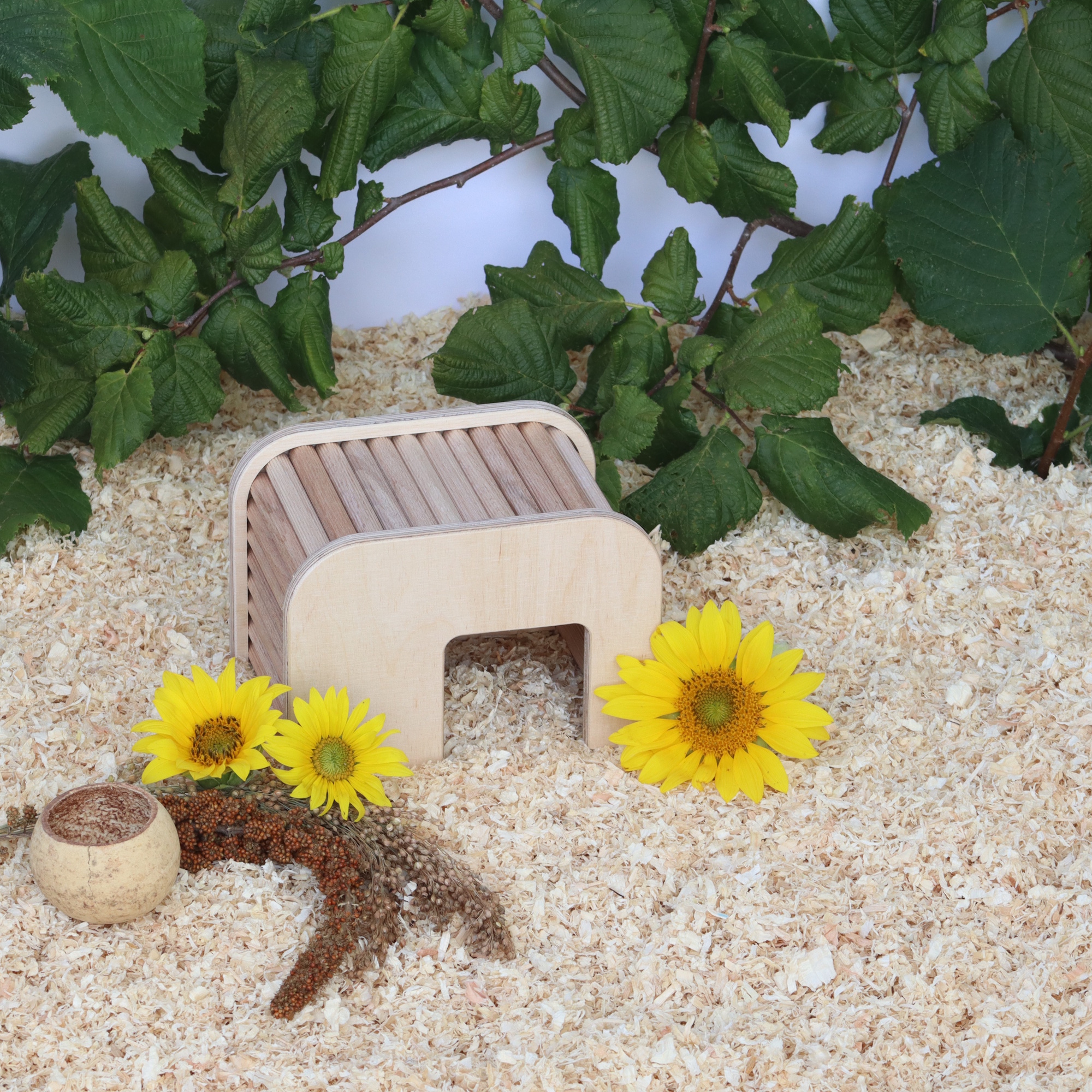 Das Foto zeigt ein Hamsterversteck im Gehege
